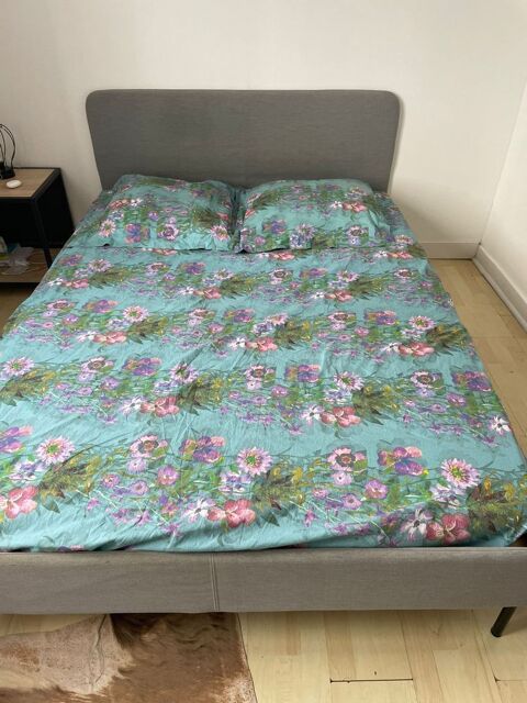 Sommier + matelas 140x200 + 2 oreillers + Couette - 200 € 200 Nantes (44)