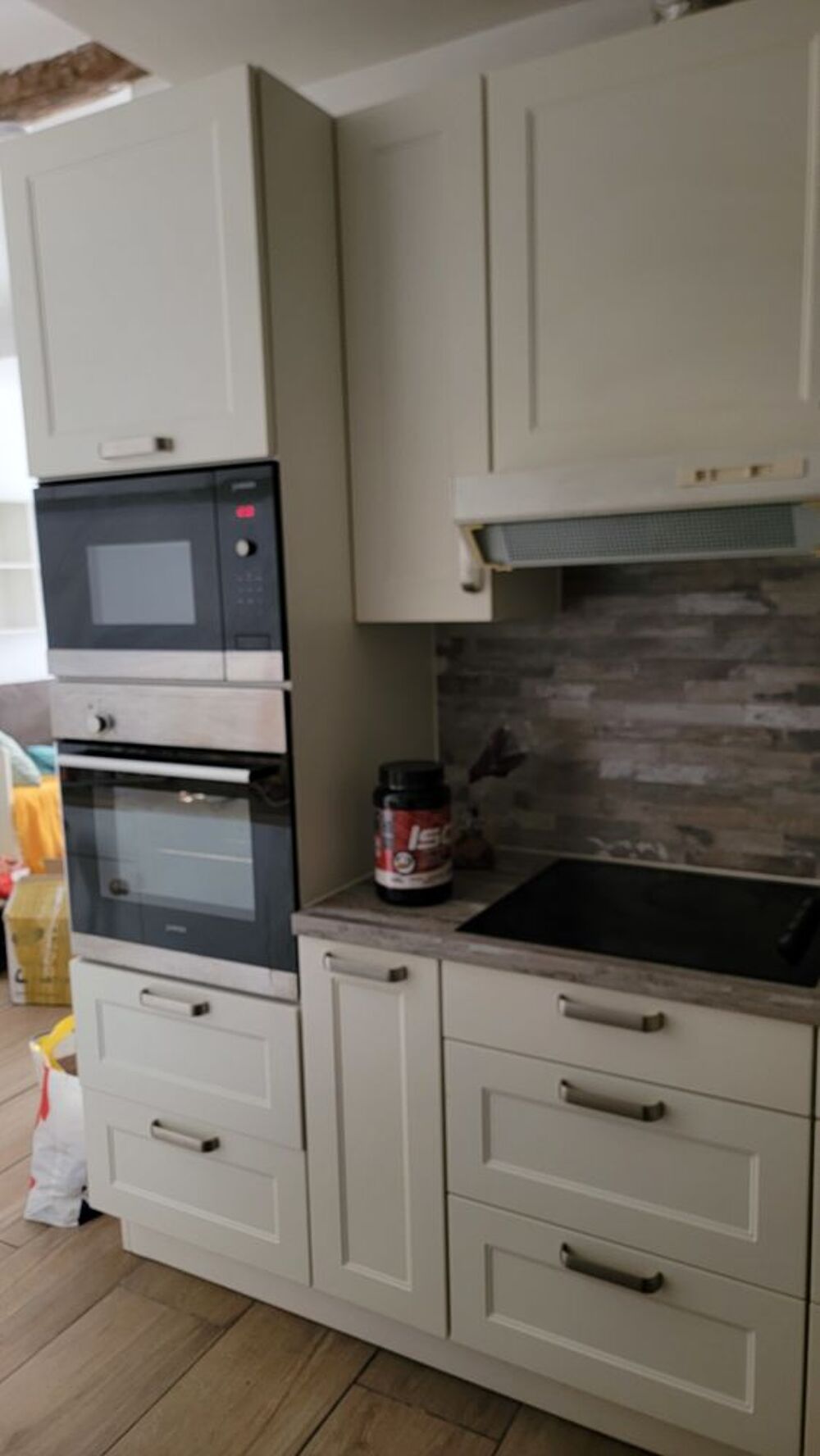Location Appartement MEUBLEE, ANNUELLE F2 SIX-FOURS = 650 euros/mois Six-fours-les-plages