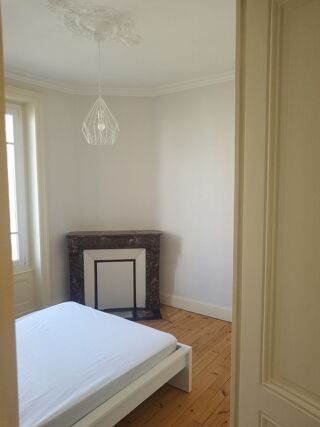  Appartement à louer 2 pièces 45 m²