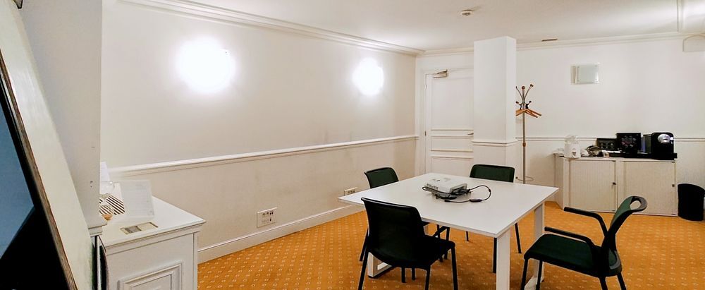   Accès aux espaces de travail professionnels de Paris George V Paris 8