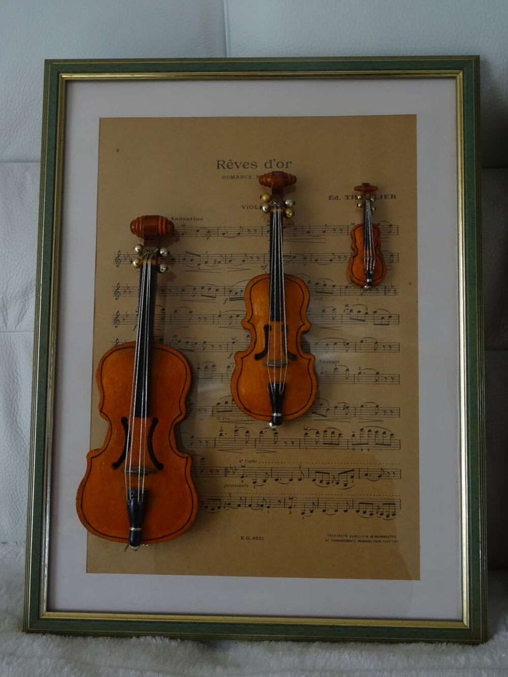 2 tableaux - th&egrave;me: les violons. Décoration