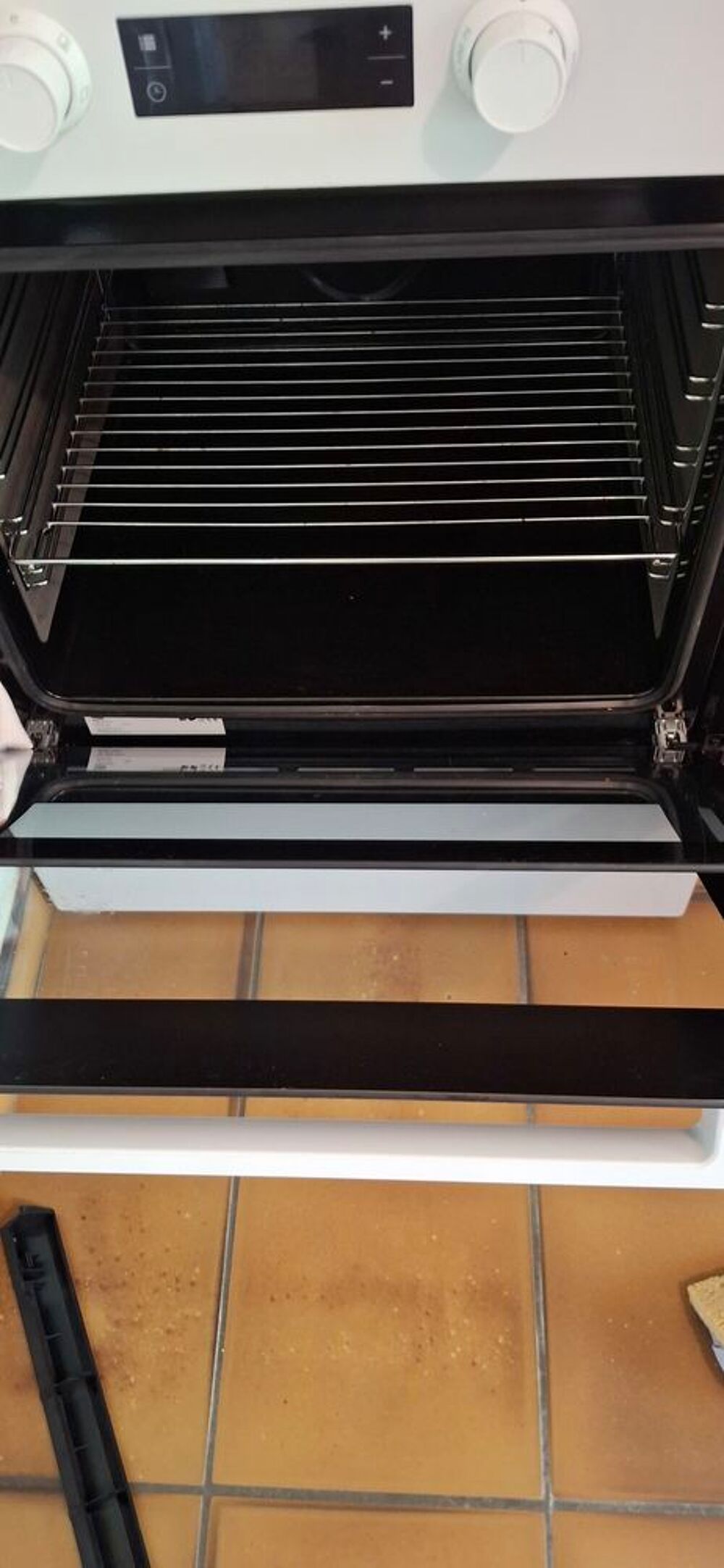 cuisini&egrave;re a induction tr&egrave;s peu servi 
Marque BEKO Electroménager