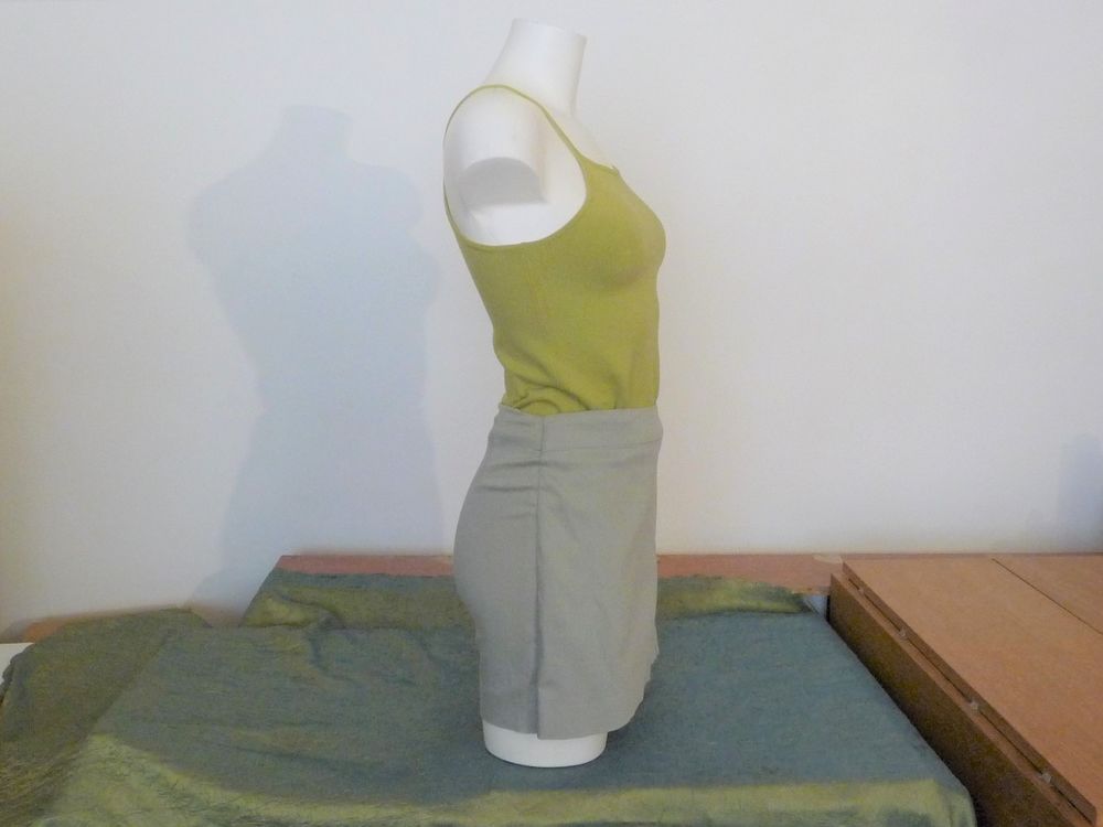 Jupe Short en Coton et Elasthanne Kaki Clair- Morpho Logique Vêtements