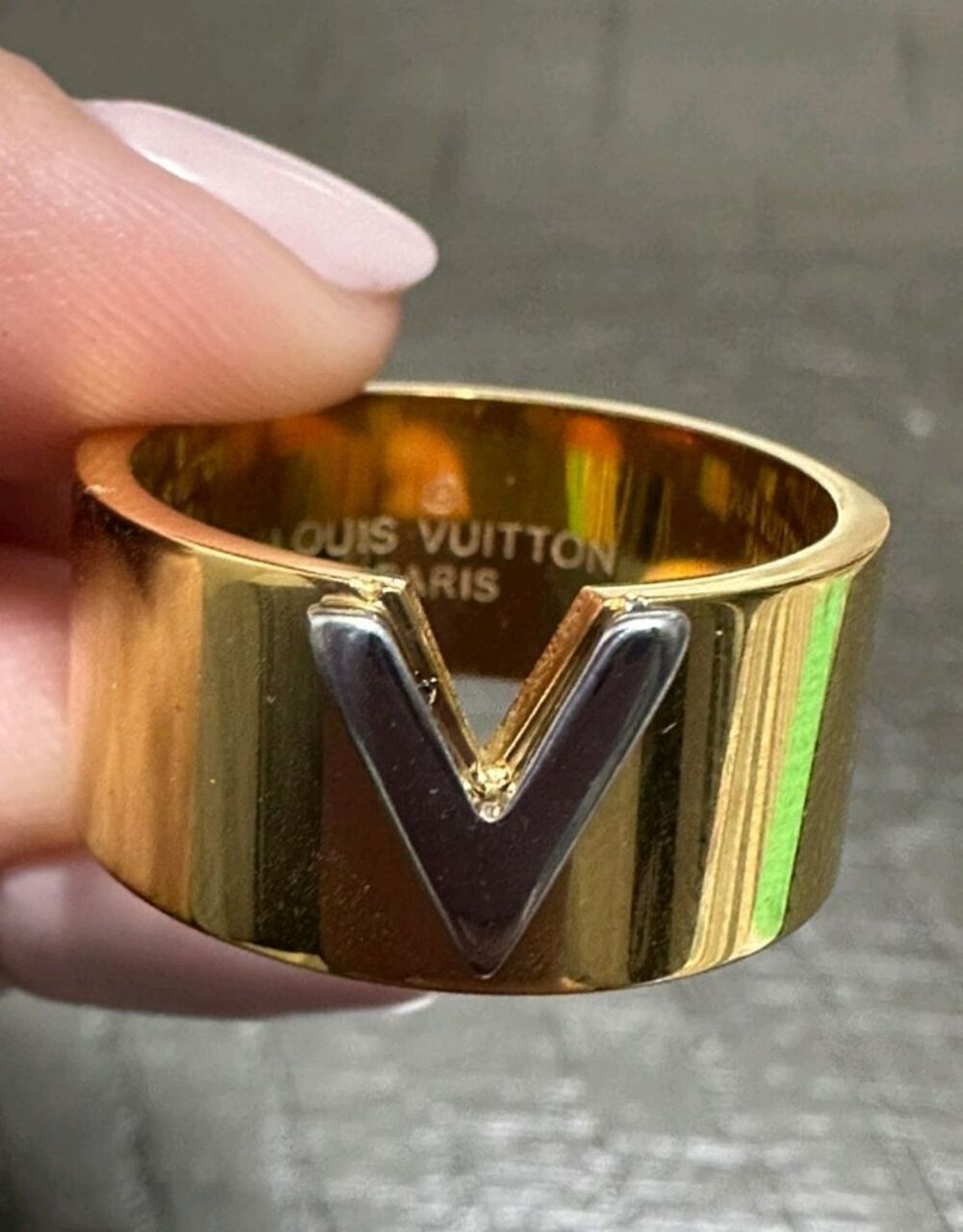 Bague couleur dor&eacute; en acier inoxydable Bijoux et montres