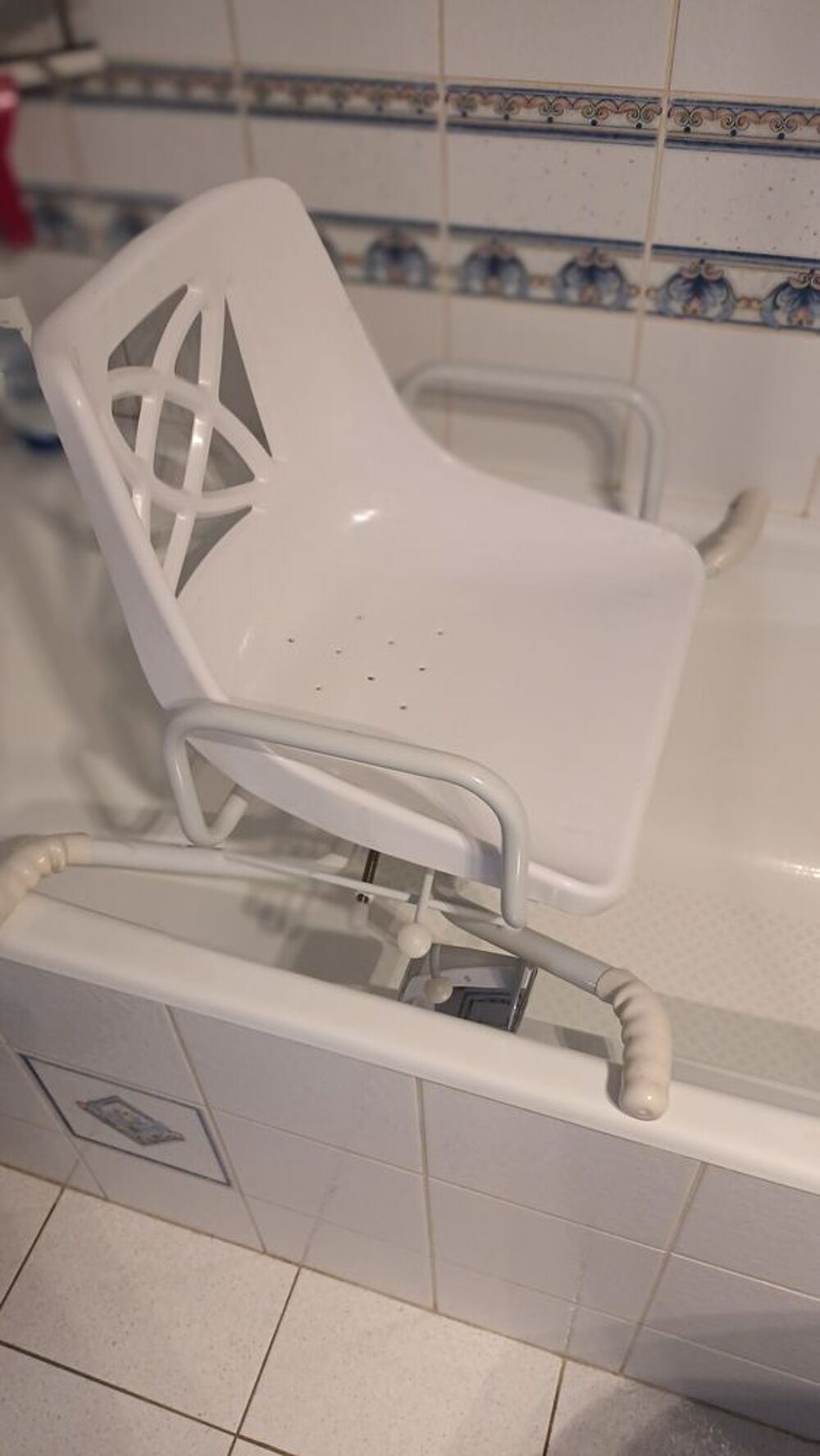 Si&egrave;ge pivotant pour baignoire Meubles