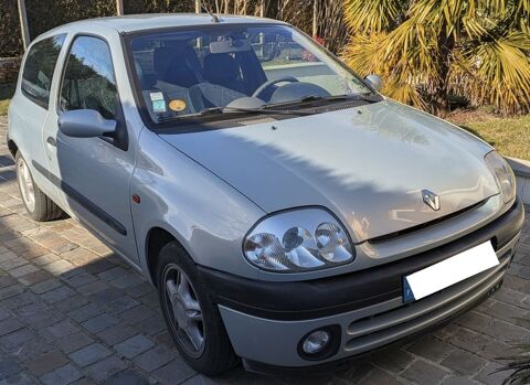 Renault Clio II Mod&egrave;le SI  1.4l 16s 98cv 2001 occasion Magny-les-Hameaux 78114