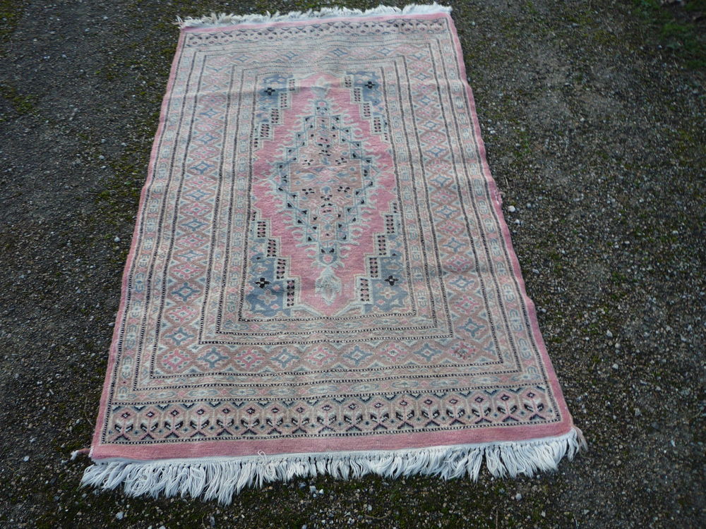 Tapis d'orient nou&eacute; main (G)
160cm x 93cm Décoration