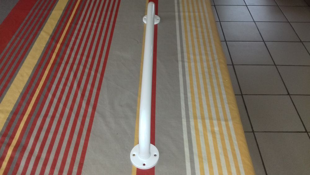 Rampe de douche ou wc ou bien porte serviettes Décoration