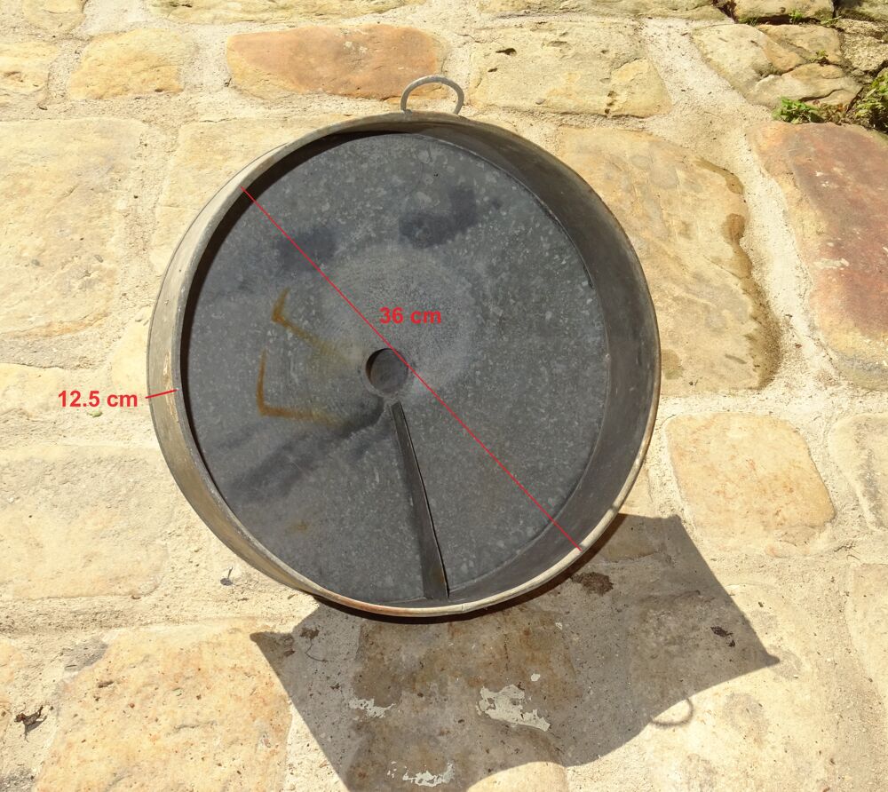 ANCIEN GRAND ENTONNOIR EN M&Eacute;TAL AVEC ACCROCHE VINTAGE Lot B Jardin