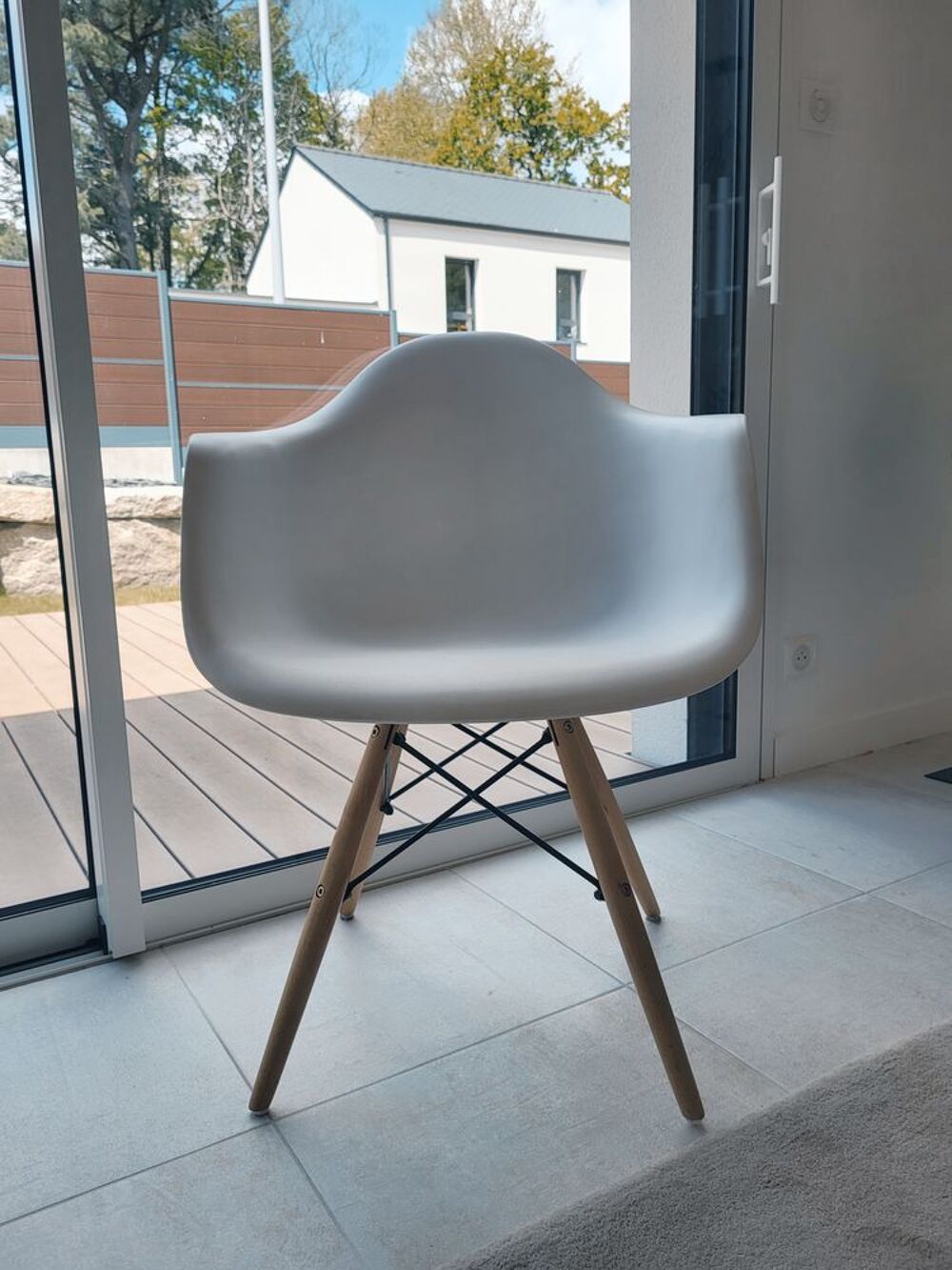 Deux fauteuils design blancs Meubles