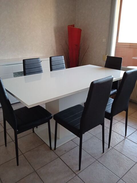 Table à manger + chaises + buffet 250 Viriat (01)
