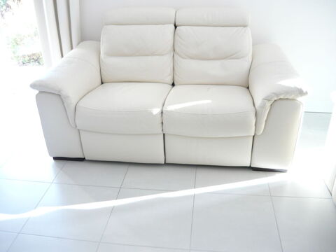 CANAPE CUIR  2  places 300 Velaux (13)