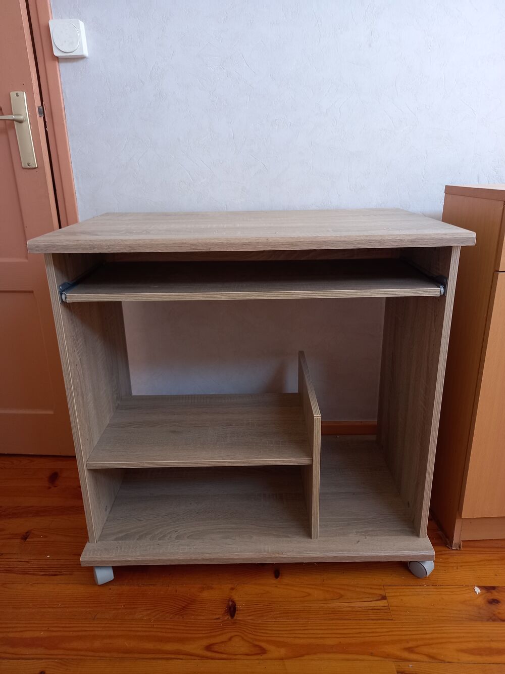 Sommiers, meubles, buffet, tables de nuit, bureaux, etc Meubles