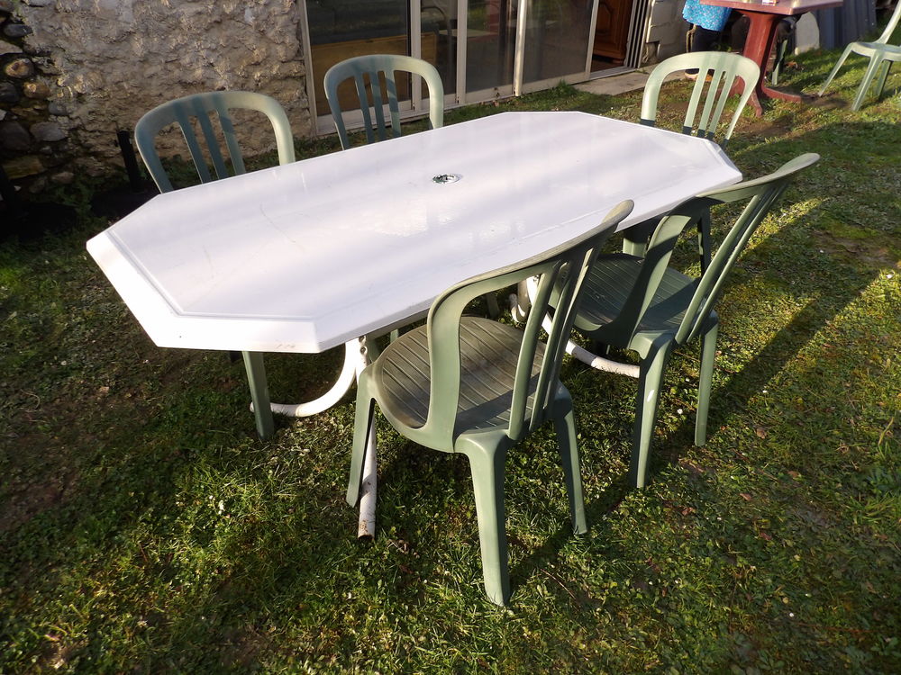 TABLE ext&eacute;rieur en BLANC de 170 x 95 cm avec 5 chaises Meubles