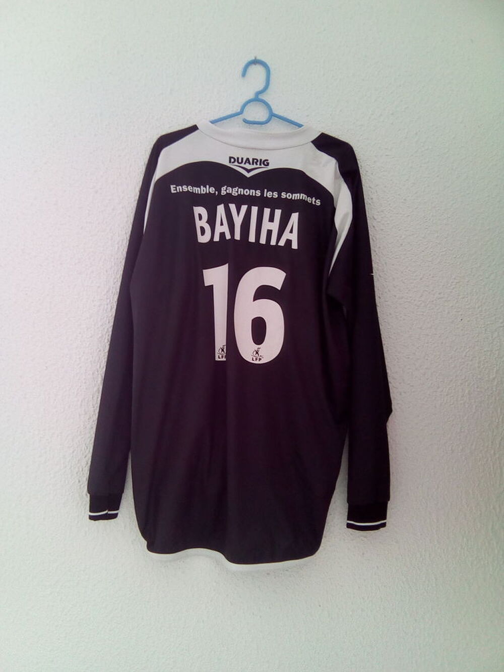 recherche entraineur de foot . Sports