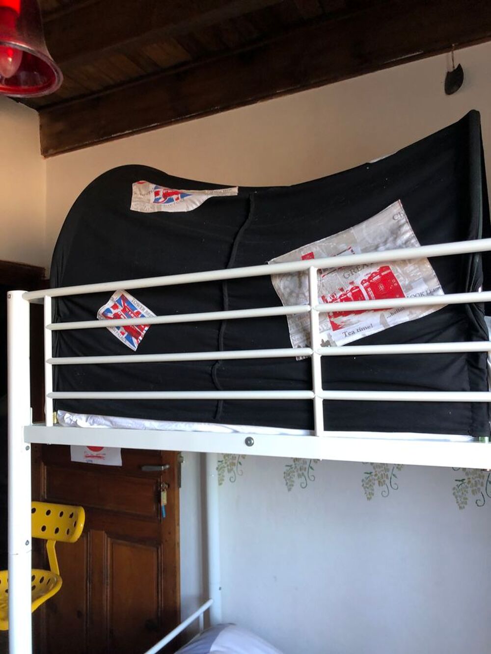Lit superpos&eacute;s structure m&eacute;tallique
Sommier et matelas
Meubles