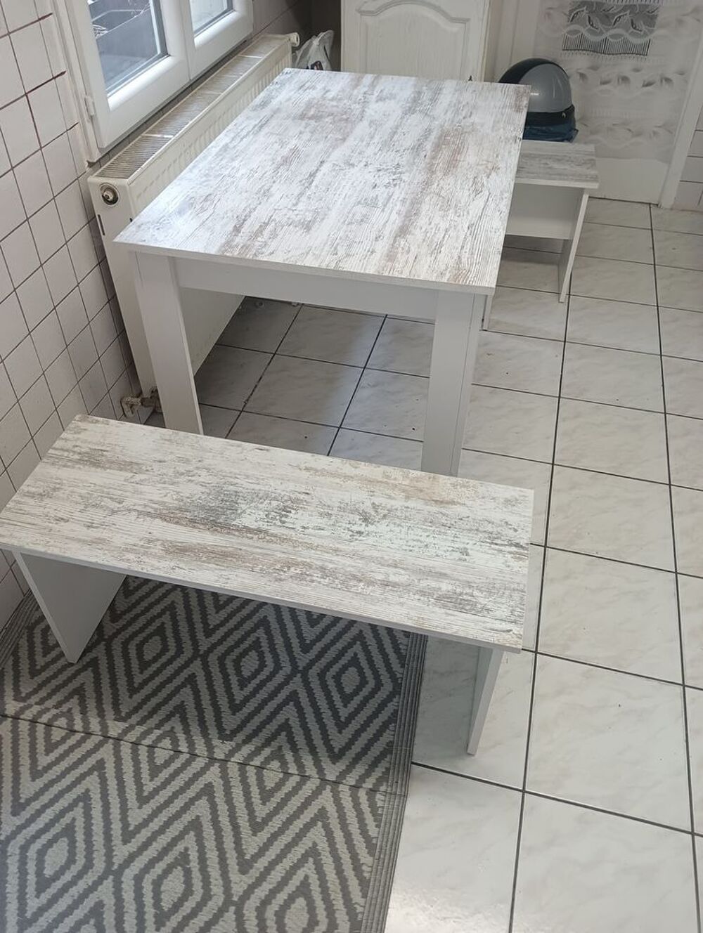 Table &agrave; manger et ses deux bancs Meubles