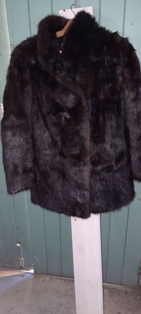 manteau fourrure noir 0 Argilliers (30)