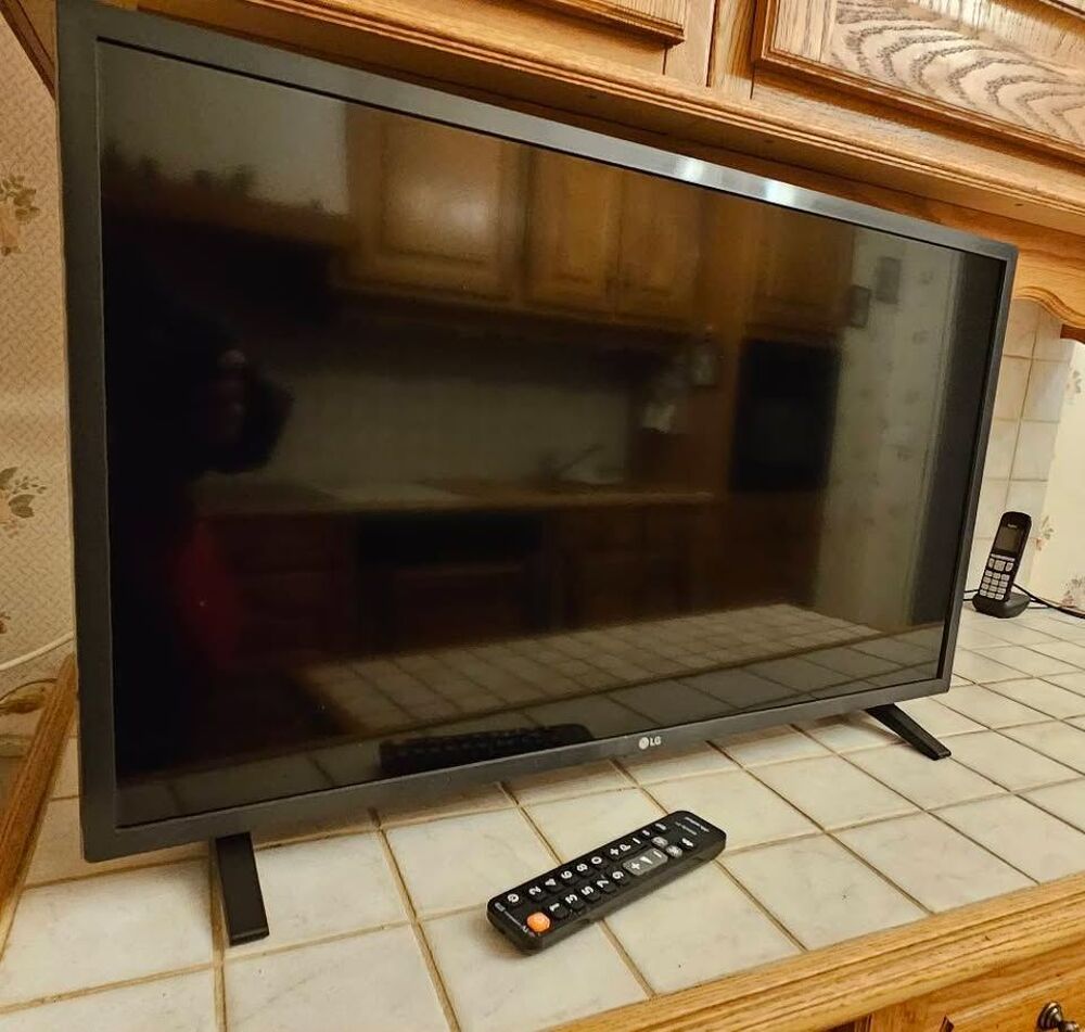 T&Eacute;L&Eacute;VISEUR LG 32LQ 63 80cm
100 € Photos/Video/TV