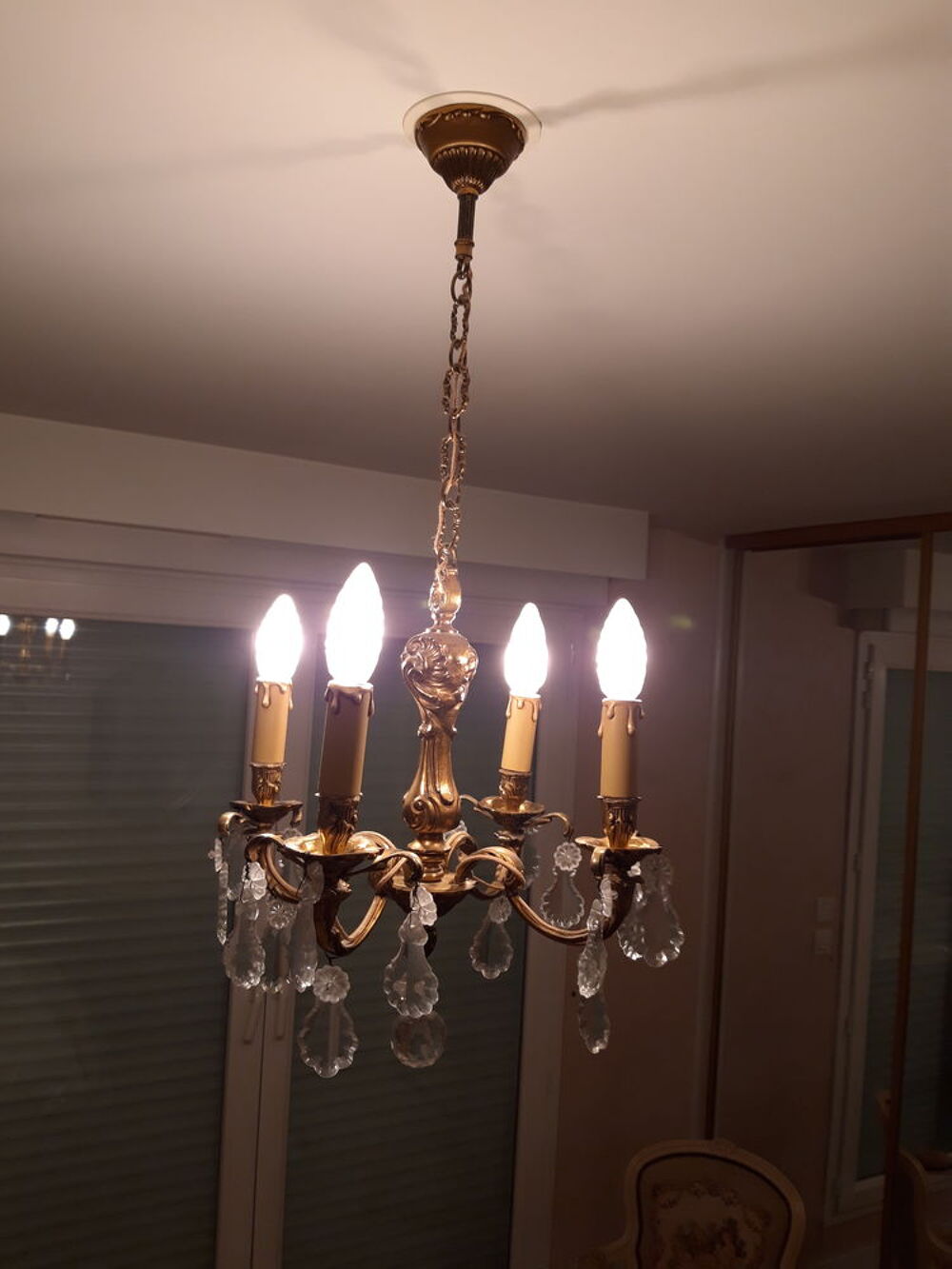 Lustre &agrave; pampilles en bronze dor&eacute;, style Louis XV Décoration