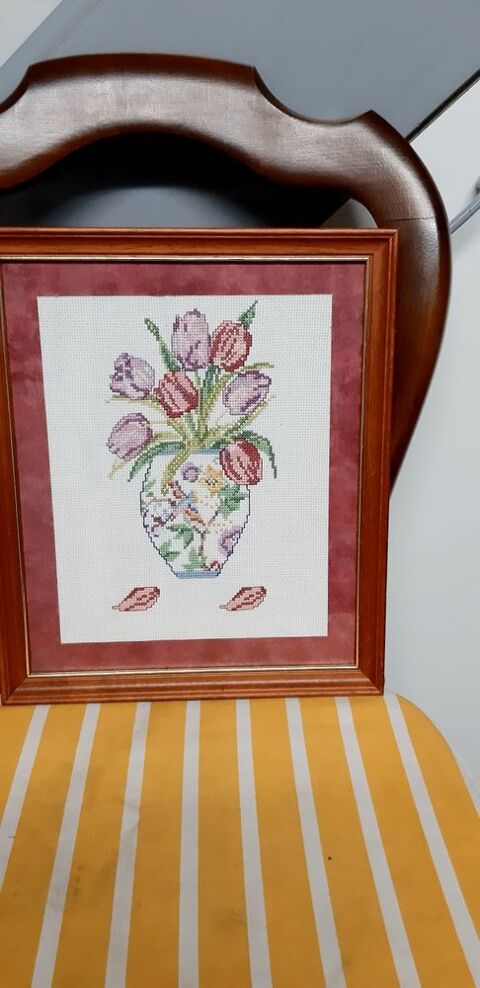 jolie broderie aux points compts TBE les tulipes 15 Fourchambault (58)