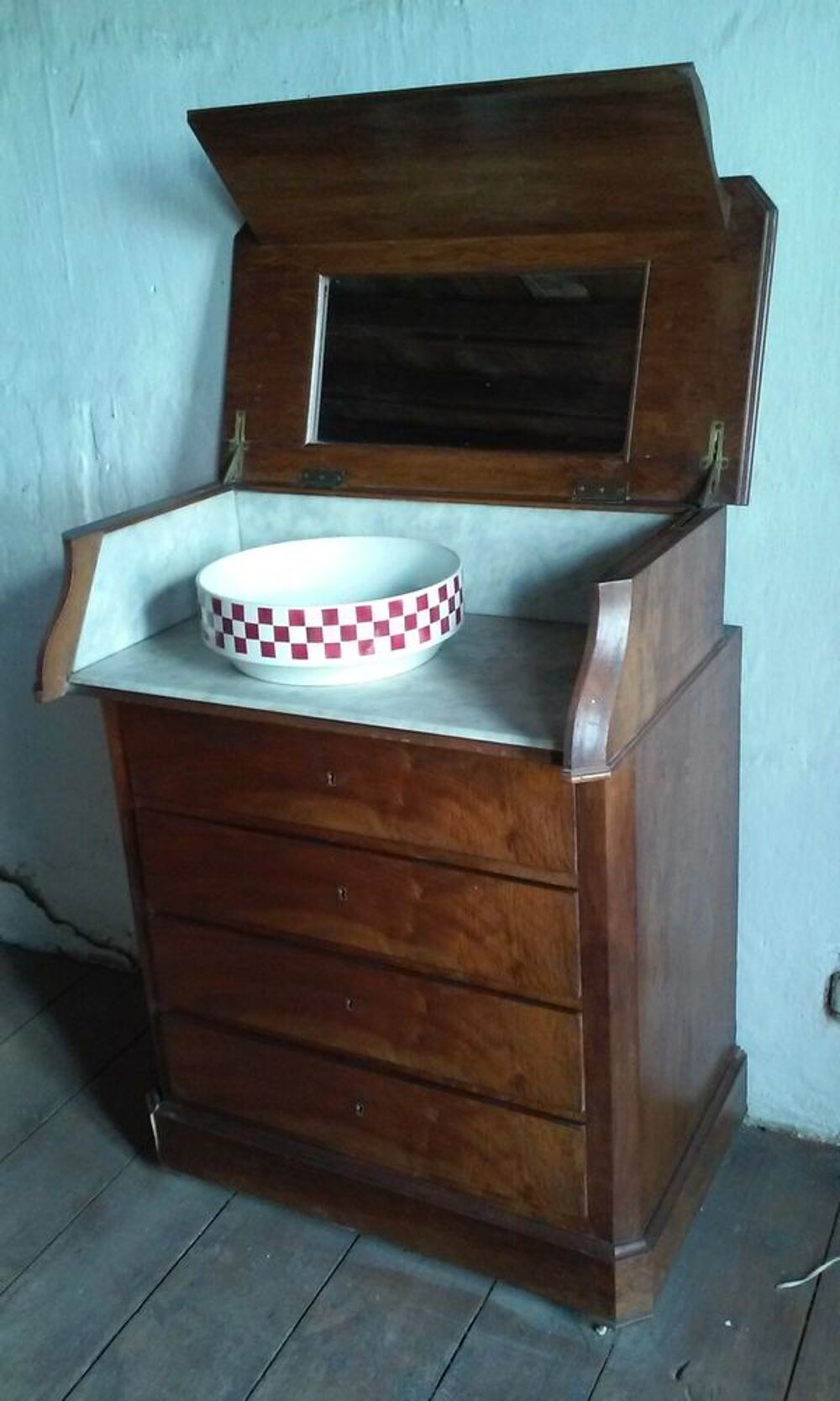commode de toilette en noyer Louis Philippe et sa bassine Meubles