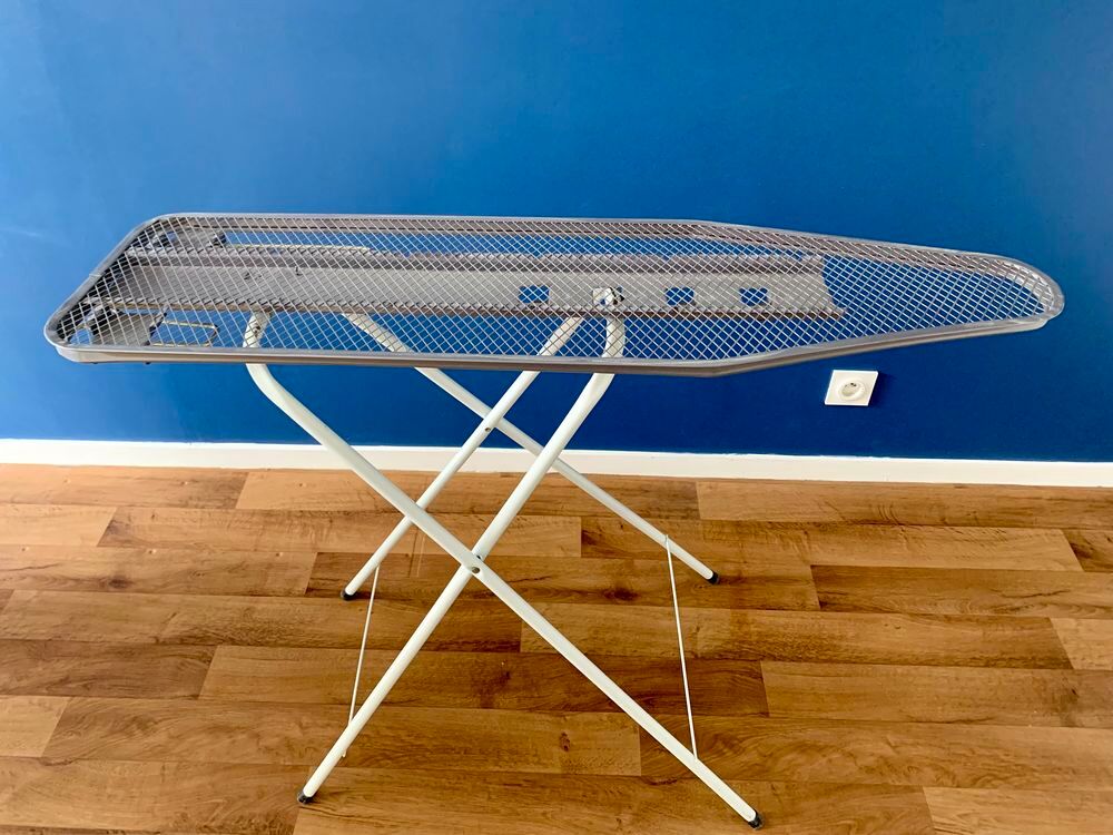 table &agrave; repasser Meubles