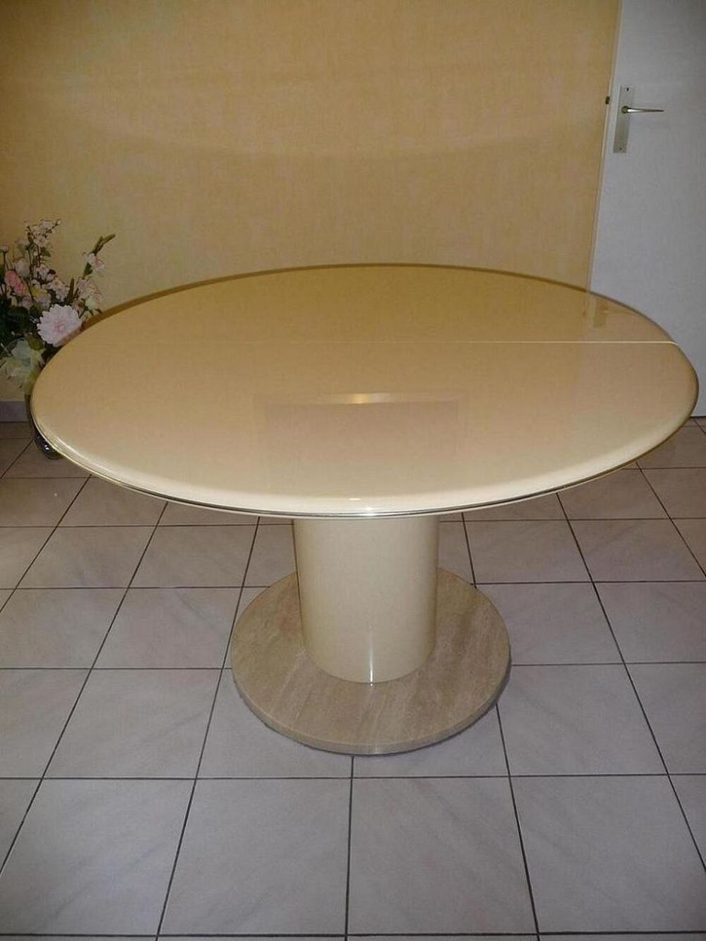 Table ronde marque VERARDO laqu&eacute;e ivoire + rallonge centrale Meubles