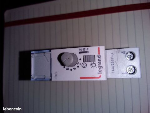 Legrand - Minuterie - 16 A - 230 V~ - 50/60 Hz Réf : 412602 34 Serres-Castet (64)