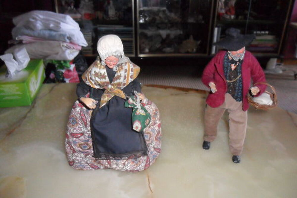 lot de 2 santons femme et homme fermier 
Décoration
