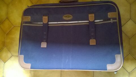 GRANDE VALISE LONGWAY AVEC DEUX ROULETTES  15 Mantes-la-Jolie (78)