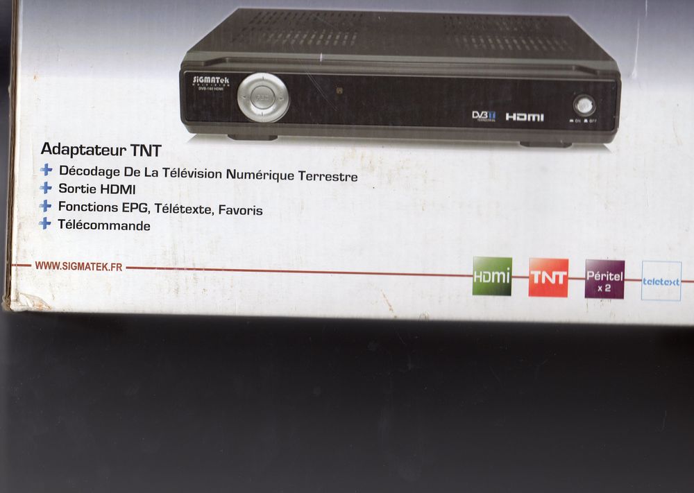 ADAPTATEUR TNT
JAMAIS SERVI
NEUF Photos/Video/TV