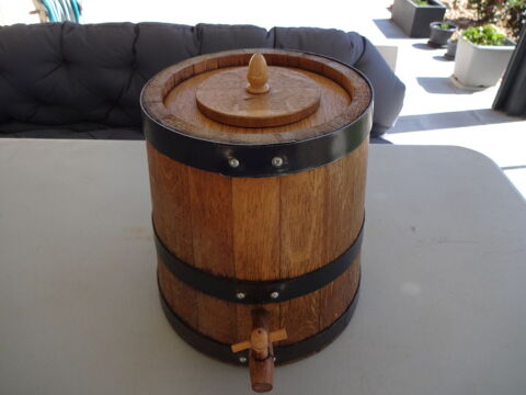 UN VINAIGRIER EN BOIS CHENE TEL 0627473514  60 Jarnac (16)