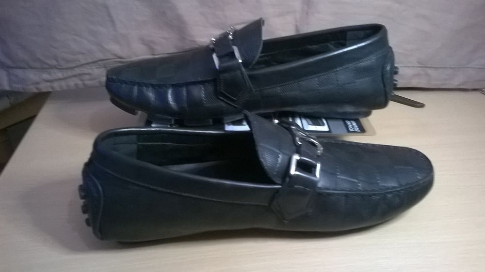 mocassins Vuitton en cuir noir vintage. Chaussures