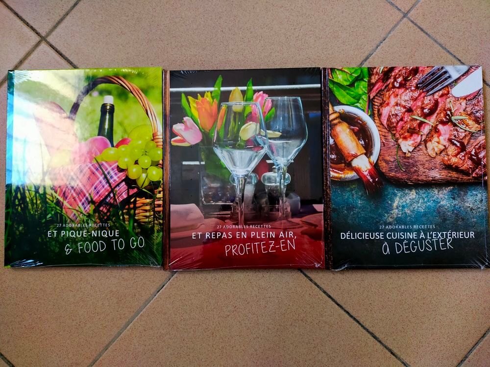 Lot 3 livres de la Collection " 27 adorables recettes " Livres et BD