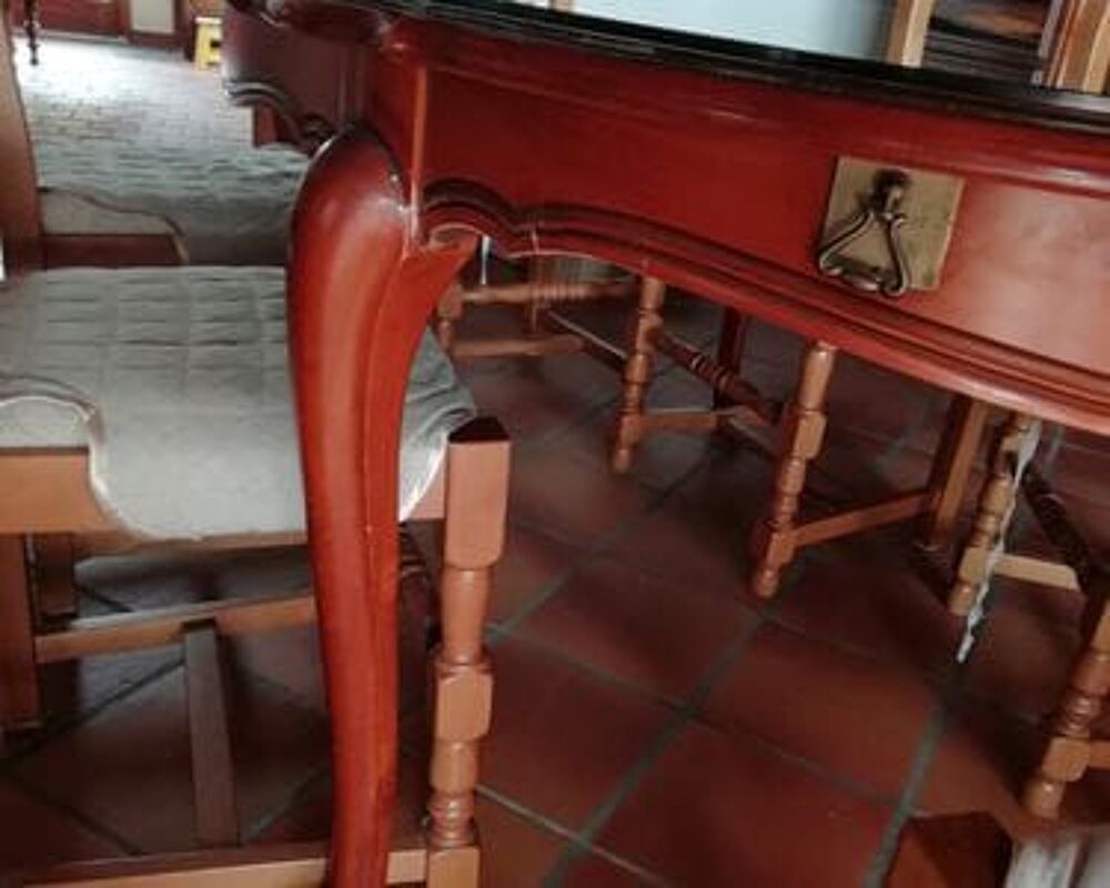 Table de S&eacute;jour en bois couleur ch&ecirc;ne clair bon &eacute;tat Meubles
