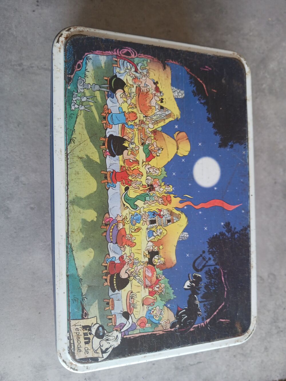 boite en m&eacute;tal vintage avec motifs de bande dessin&eacute;e 