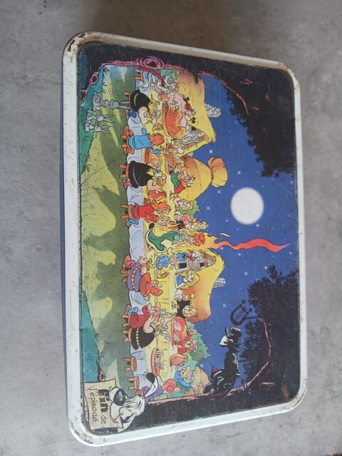 boite en métal vintage avec motifs de bande dessinée 10 Thourotte (60)