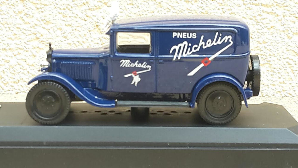 Citro&euml;n C4 commerciale ?Pneus Michelin' 1930 
