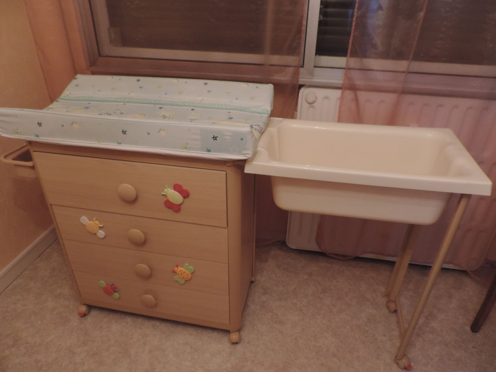 MEUBLE A LANGER AVEC BAIGNOIRE Meubles