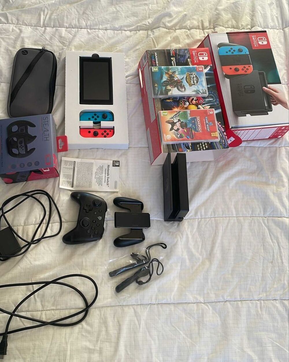 Nintendo switch avec Mario kart et 2 autre jeux et une mannete Consoles et jeux vidéos