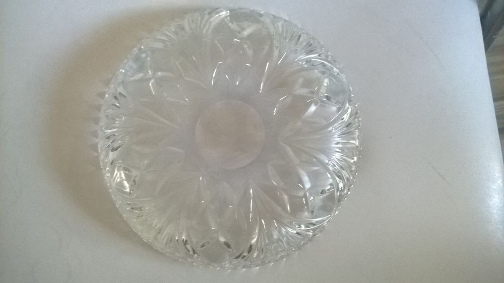 COUPELLE en CRISTAL
Sign&eacute; ETZEL
16 cm de diam&egrave;tre
3 cm de
Cuisine