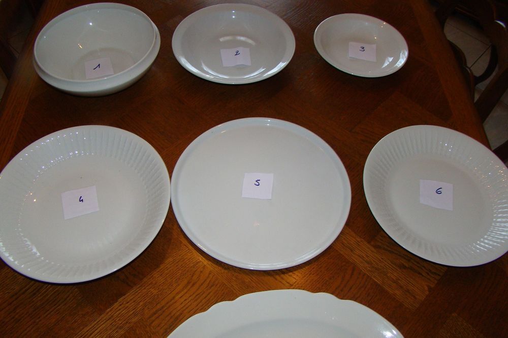 Ancien service de table en porcelaine 60 pi&egrave;ces ann&eacute;e 1972 Décoration