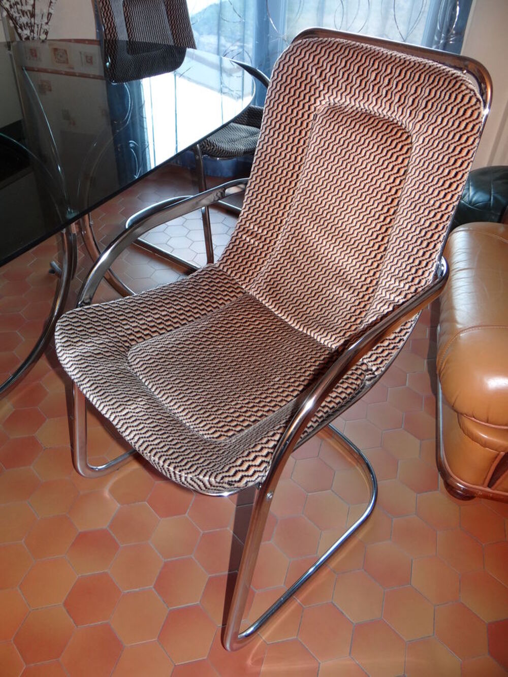 4 chaises tissu et m&eacute;tal Meubles