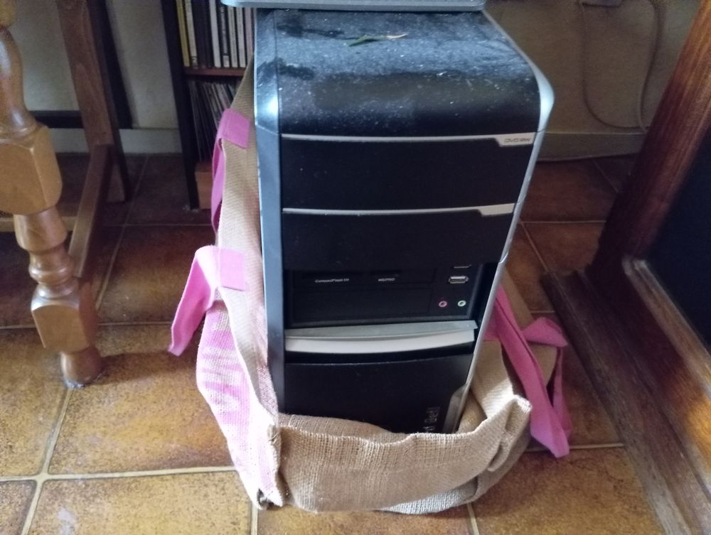 TOUR W 7 AVEC ECRAN Mat�riel informatique
