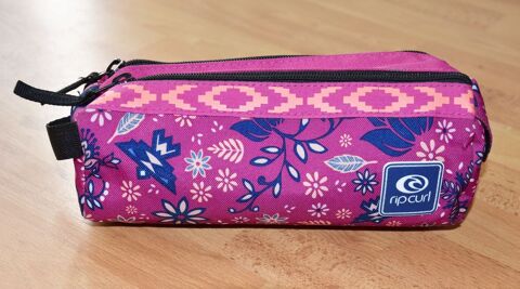 Rip Curl. Trousse 2 compartiments. Etat NEUF
8 Gujan-Mestras (33)