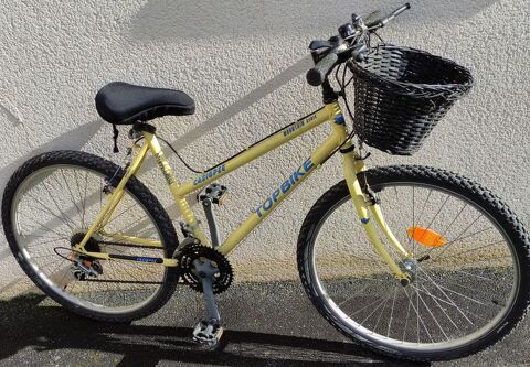 Vlo femme trs bon tat peu servi avec sur selle et panier 70 Laval (53)