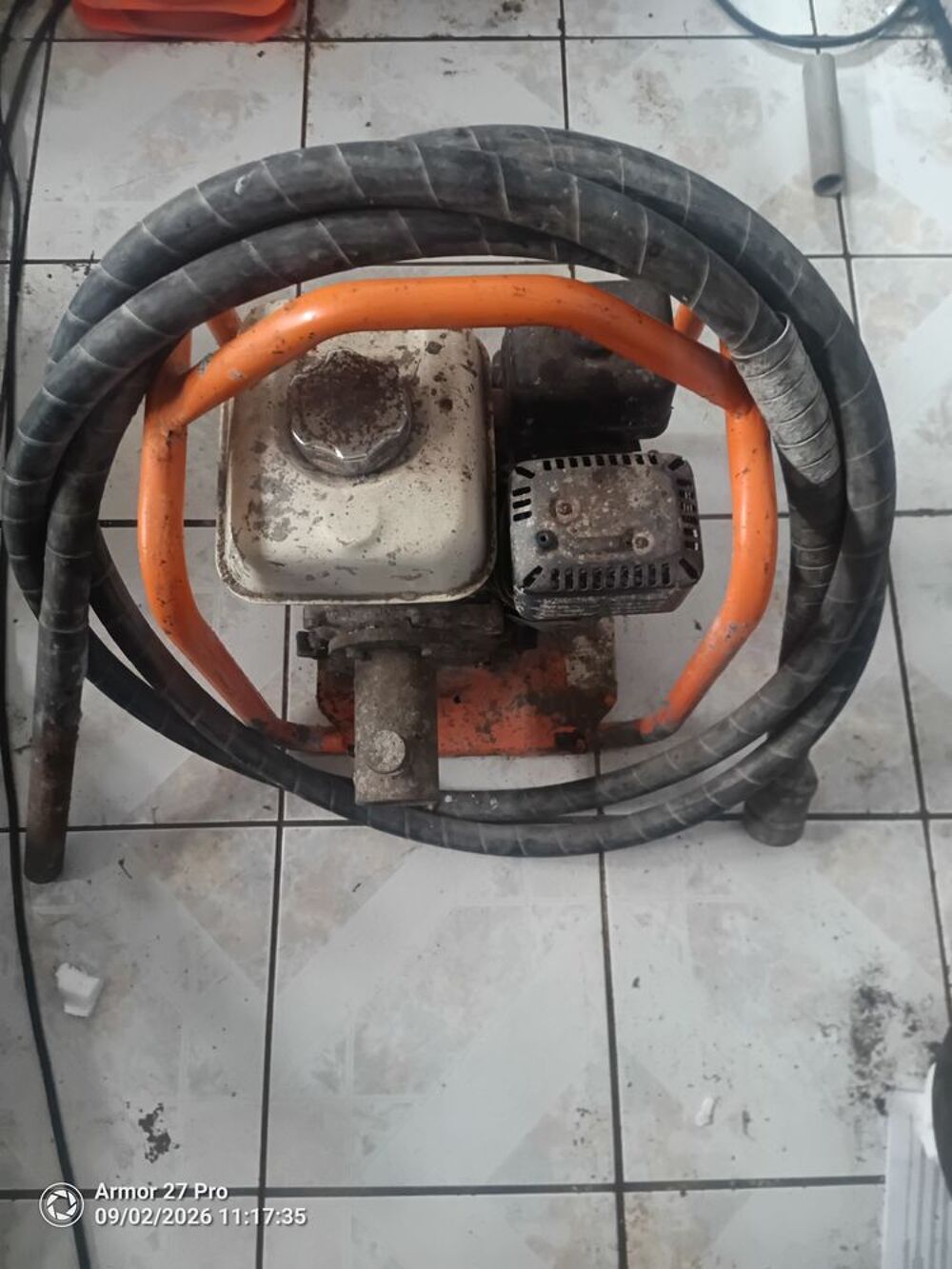 vibreur b&eacute;ton thermique, avec une aiguille de 5m Bricolage