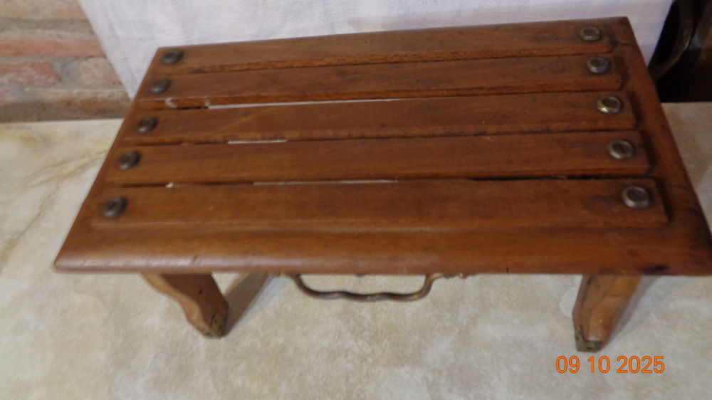 PETIT TABOURET FRANCAIS OU REPOSE PIEDS Décoration