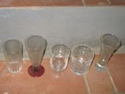 5 verres divers et autres collectionneurs ou cuisine 0 M�rignies (59)